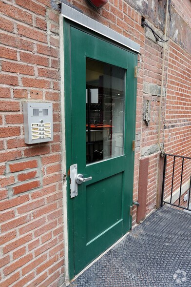 More Photos Of 265 Water St, New York Apartments For Lease