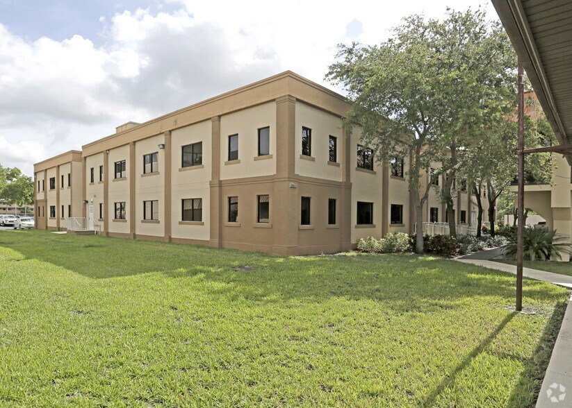 More Photos Of SW 88th St @ 106th Ave, Miami Office For Lease