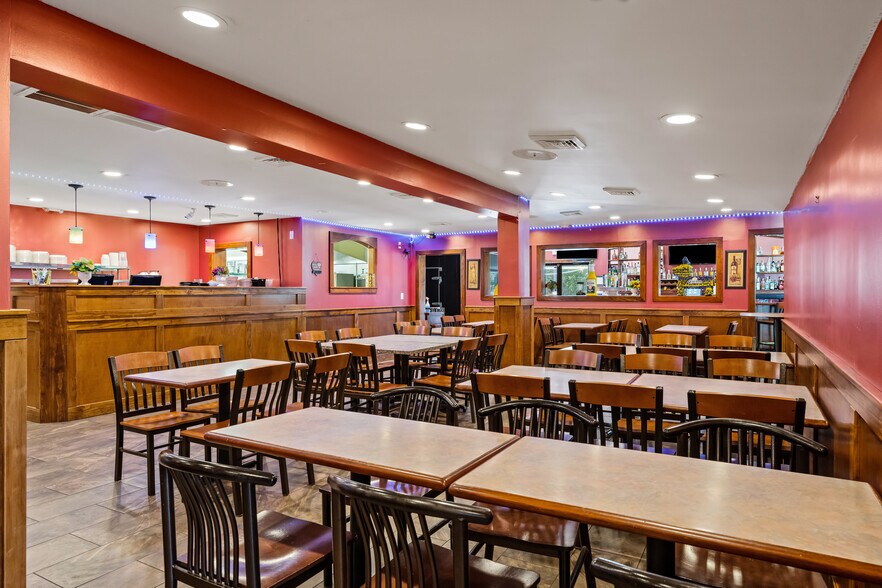 More Photos Of 5626 W Lincoln Hwy, Parkesburg Restaurant For Sale
