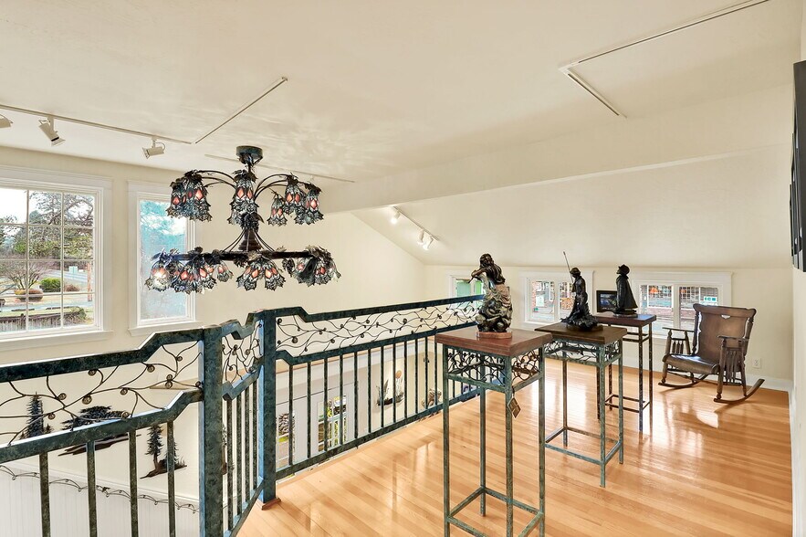 More Photos Of 42837 McKenzie Hwy, Leaburg Freestanding For Sale