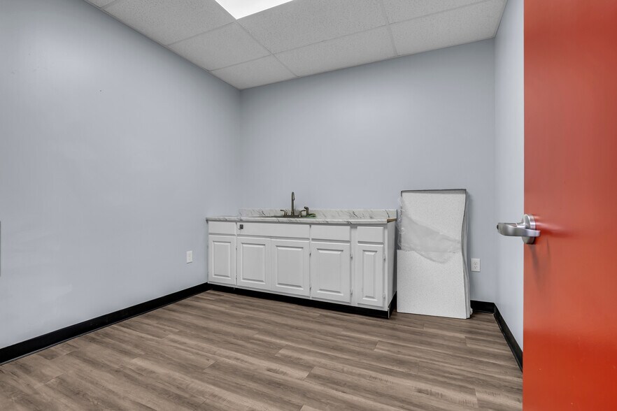 More Photos Of 6456 Cunningham Rd, Houston Industrial For Lease