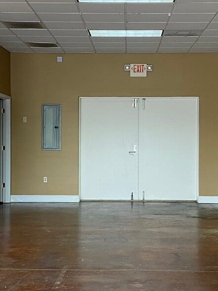 More Photos Of 1208A Helton Dr, Florence General Retail For Lease