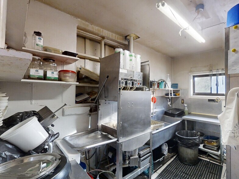 More Photos Of 3725 W Lake Rd, Erie Restaurant For Sale