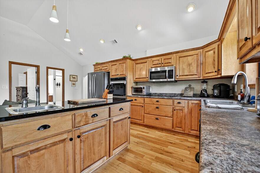 More Photos Of 77 Alpine Way, Blairsville Hotel For Sale