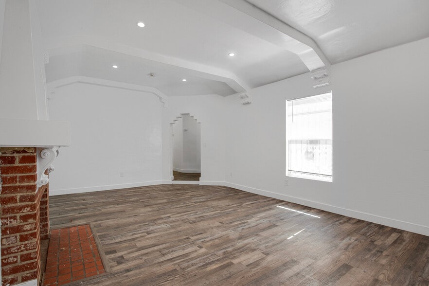 More Photos Of 520 W 82nd St, Los Angeles Apartments For Sale