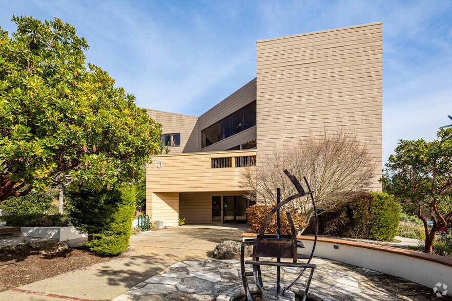 More Photos Of 70 Garden Ct, Monterey Medical For Lease
