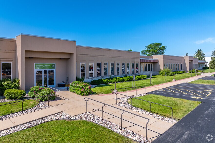 More Photos Of 2001 Marathon St, Neenah Apartments For Sale