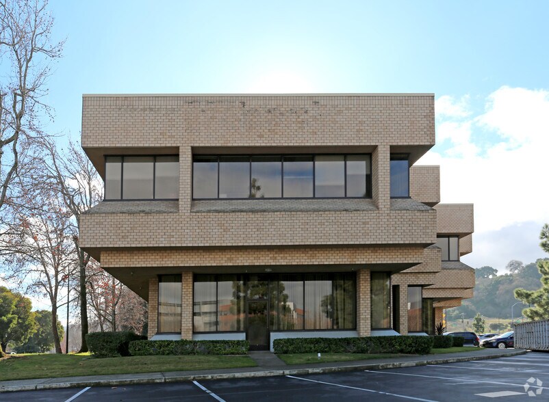 More Photos Of 5870 Stoneridge Mall Rd, Pleasanton Office For Lease