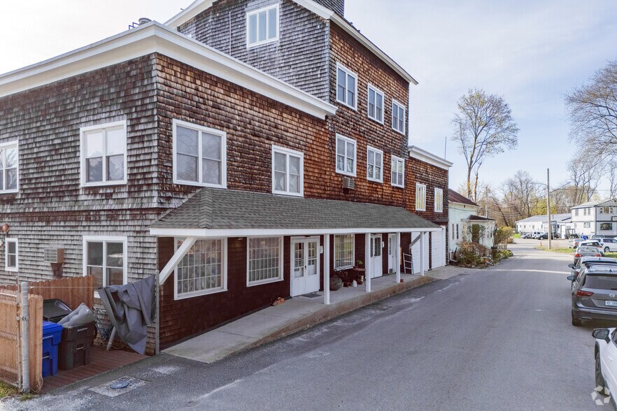 More Photos Of 32 Cole St, Warren Showroom For Lease