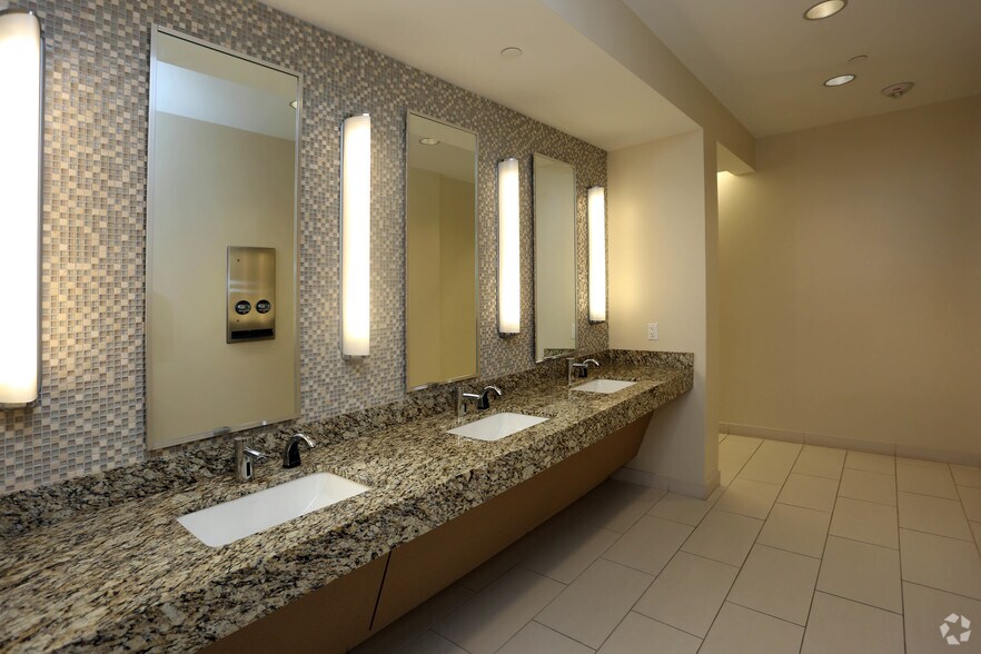 More Photos Of 500 E John Carpenter Fwy, Irving Office For Lease