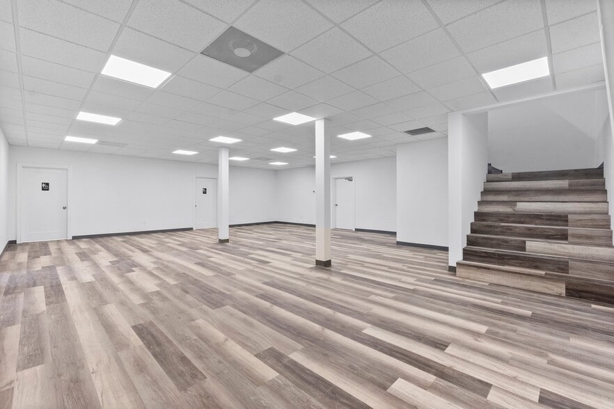 More Photos Of 11002 Sleepy Hollow Rd, Conroe Warehouse For Lease