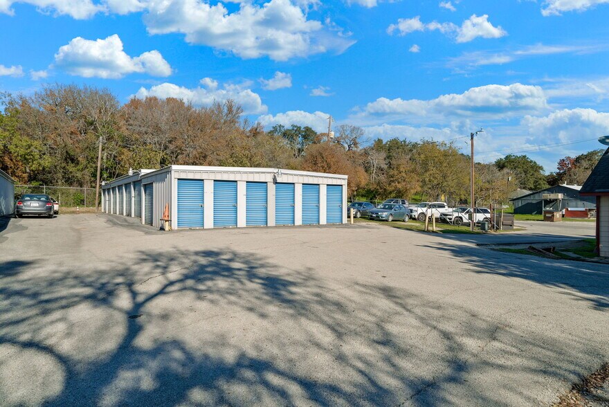 More Photos Of 145 Quail Run, San Marcos Self Storage For Sale