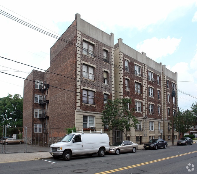 Primary Photo Of 7509 Park Ave, North Bergen Apartments For Sale
