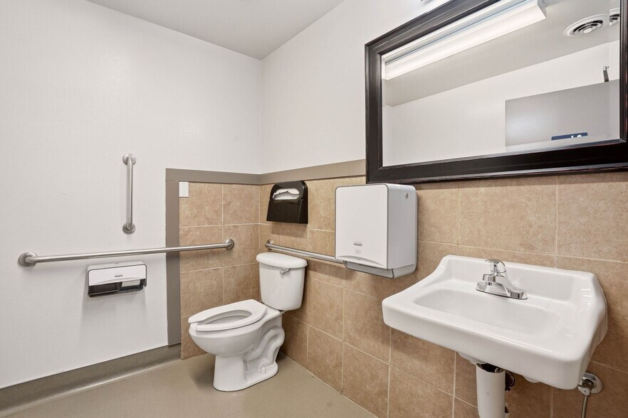 More Photos Of 514 S Washington St, Spokane Medical For Sale