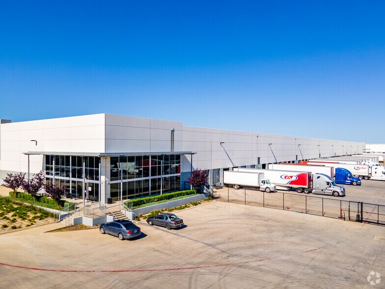 More Photos Of 2250 Lion Country Pky, Grand Prairie Distribution For Lease