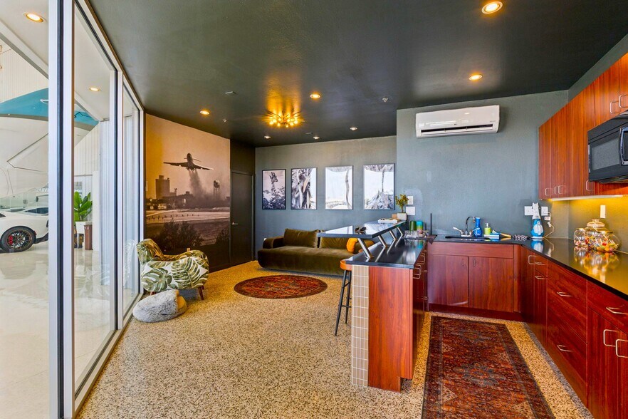 More Photos Of 15809 Addison Rd, Addison Airplane Hangar For Sale