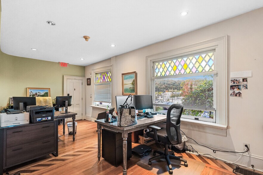 More Photos Of 413-415 Bedford Rd, Pleasantville Office For Lease