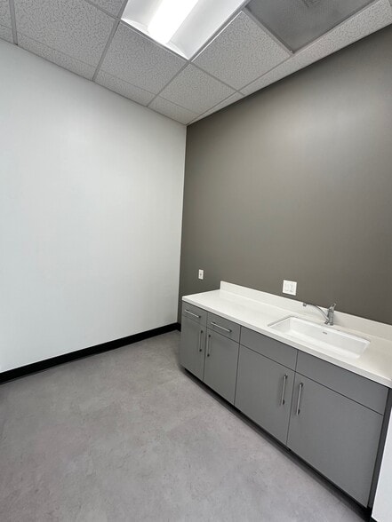 More Photos Of 301-445 N Figueroa St, Wilmington Warehouse For Lease