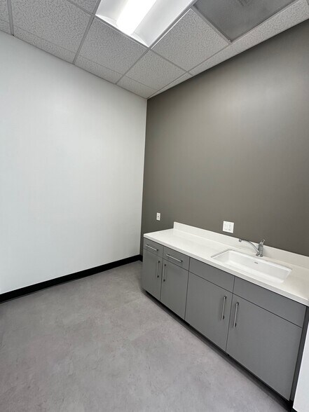 More Photos Of 301-445 N Figueroa St, Wilmington Warehouse For Lease