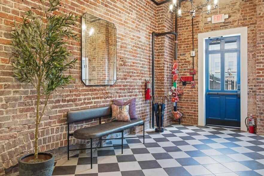 More Photos Of 525 Beaver St, Jacksonville Cemetery Mausoleum For Lease