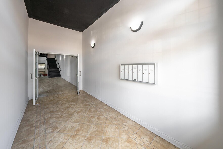 More Photos Of 846 Main St, Lake Geneva Storefront For Sale
