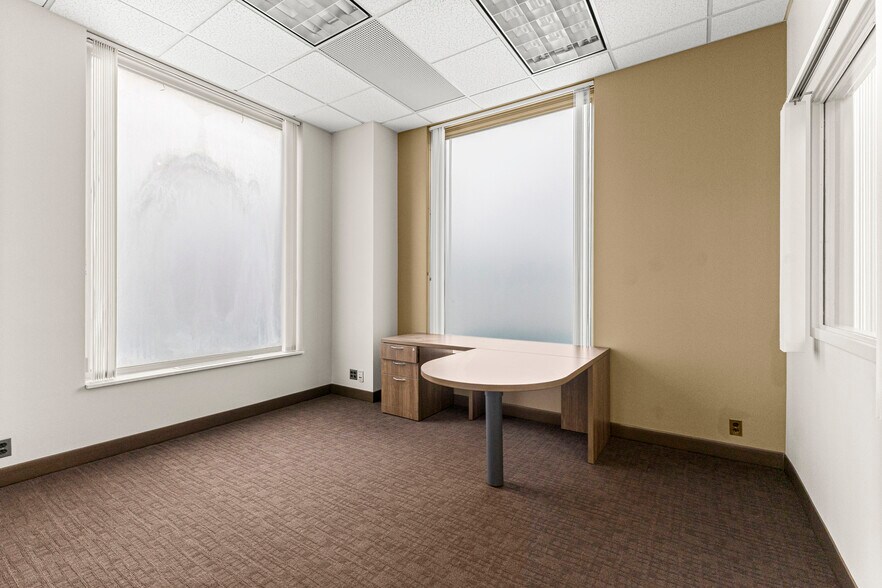 More Photos Of 23700 Goddard Rd, Taylor Bank For Lease