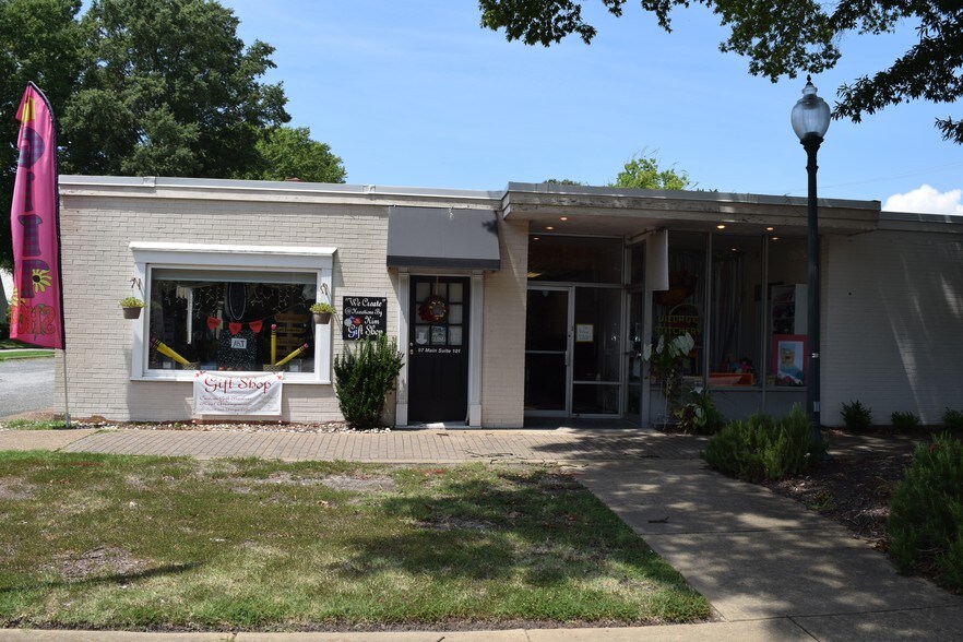 More Photos Of 97 Main St, Newport News Freestanding For Lease