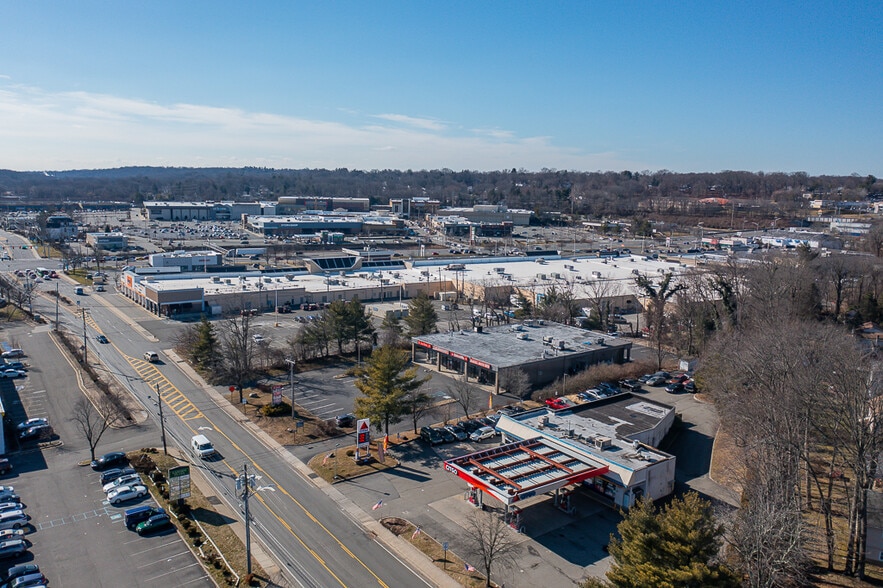More Photos Of 27 N Middletown Rd, Nanuet Freestanding For Lease