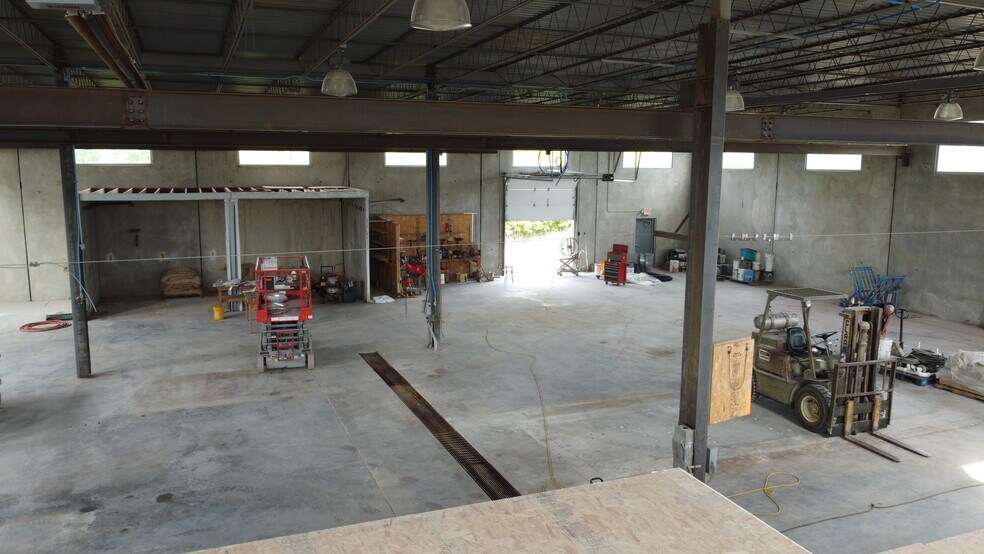 More Photos Of 3801 S 6th St, Lincoln Warehouse For Sale