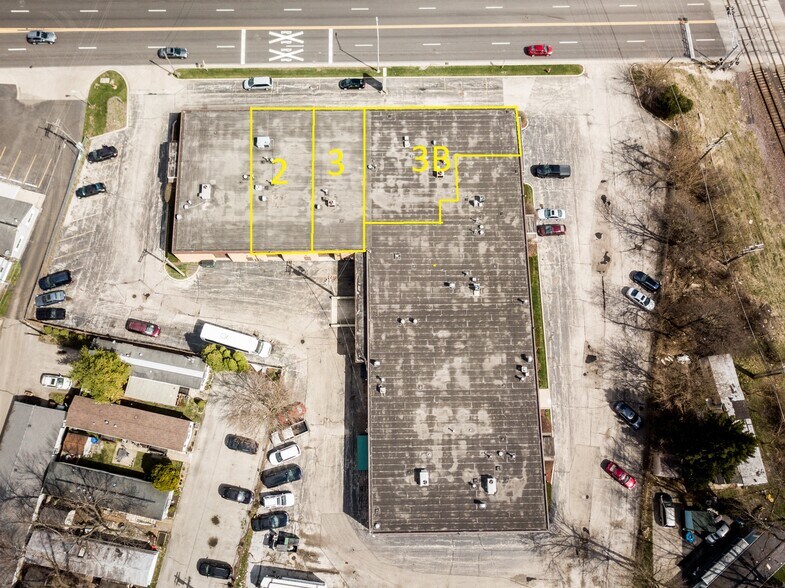 More Photos Of 110 S River Rd, Des Plaines Warehouse For Lease