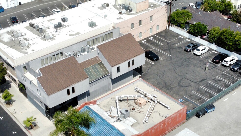 More Photos Of 14431 Hamlin St, Van Nuys Office For Lease