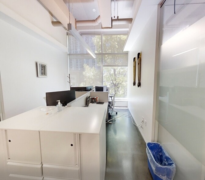 More Photos Of 400 W Peachtree, Atlanta Office For Sale