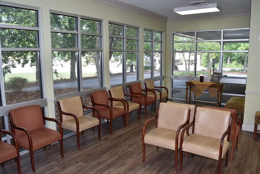 More Photos Of 727 Cox Creek Pky, Florence Healthcare For Sale