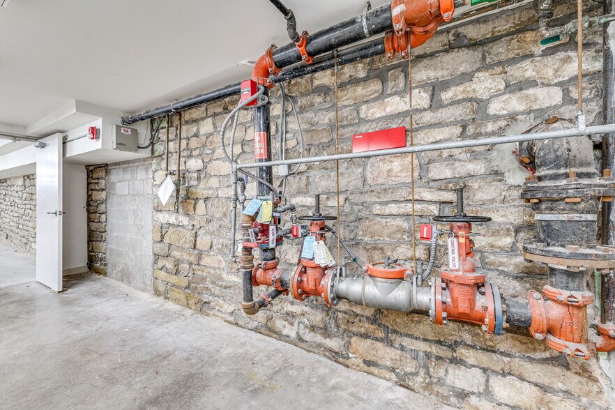 More Photos Of 29 S Chadbourne St, San Angelo Drugstore For Sale