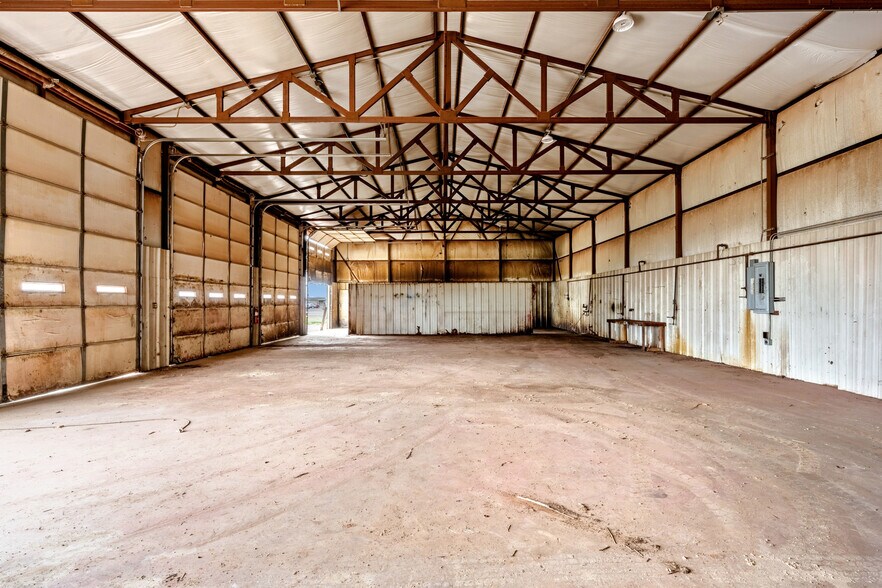 More Photos Of 403 Linwood Plz, Lindsay Warehouse For Sale