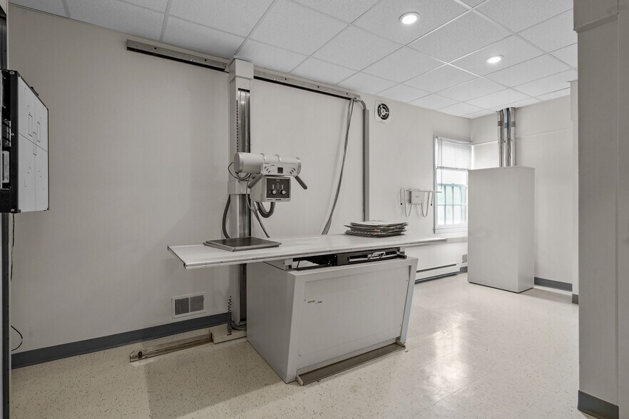 More Photos Of 100 Smithfield Ave, Pawtucket Medical For Sale