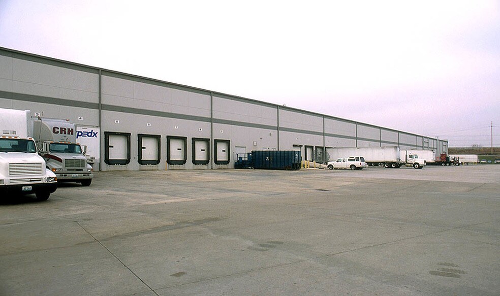 More Photos Of 13875-13899 Corporate Woods Trl, Bridgeton Distribution For Lease