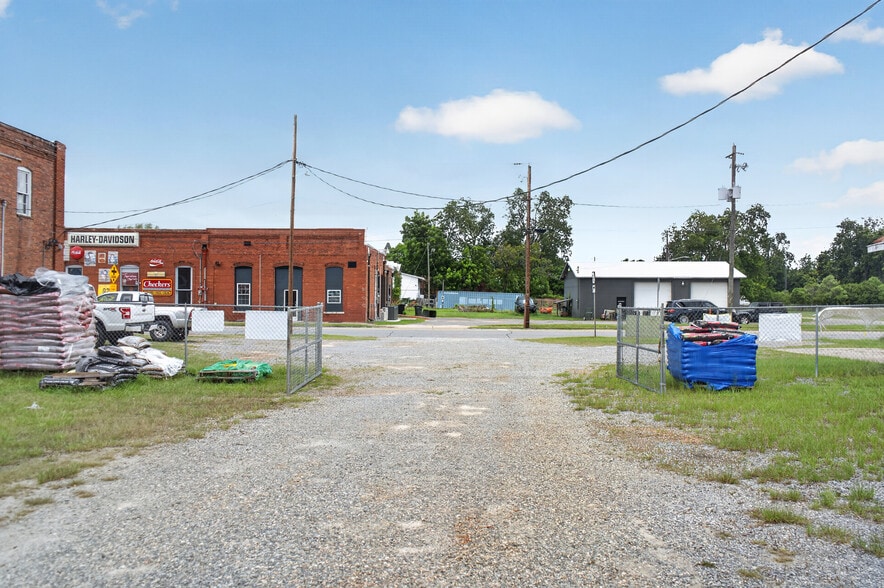 More Photos Of 36 Church St N, Jeffersonville Light Manufacturing For Sale