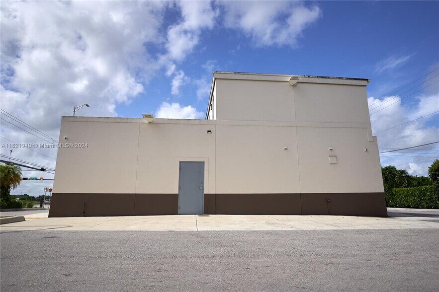 More Photos Of 17701 SW 232nd St, Miami Restaurant For Sale