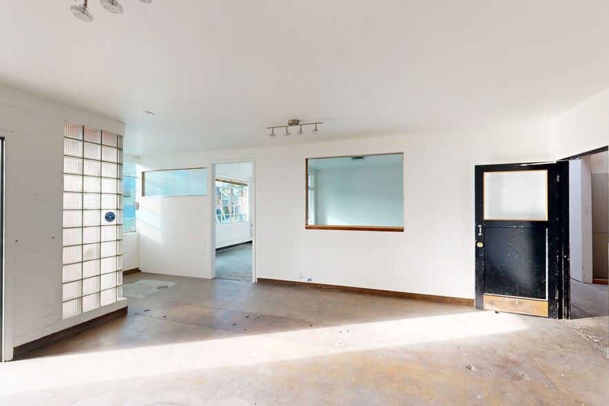 More Photos Of 1035 Murray St, Berkeley Showroom For Lease