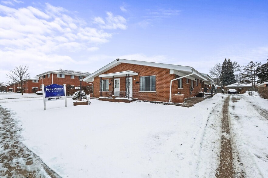 More Photos Of 23301 Kelly Rd, Eastpointe Apartments For Sale