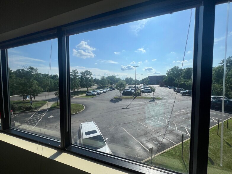 More Photos Of 2670 Chancellor Dr, Crestview Hills Office For Lease