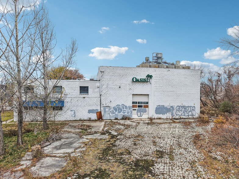 More Photos Of 300 E Bay St, Milwaukee Flex For Sale