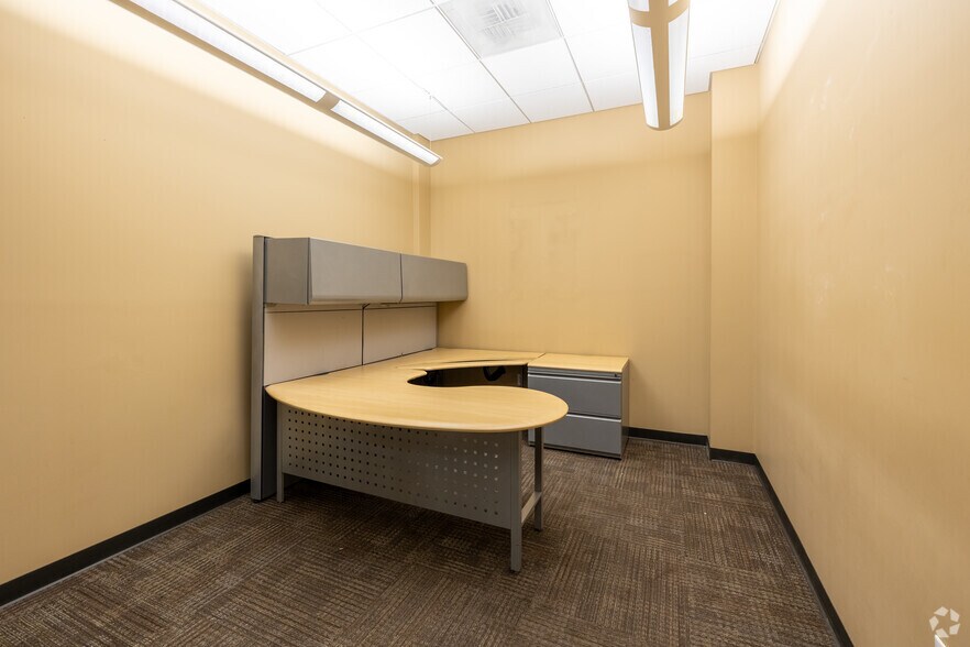 More Photos Of 4000 Quebec St, Denver General Retail For Sale