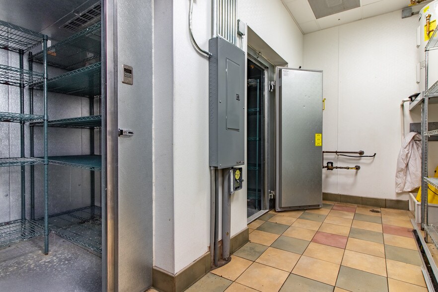 More Photos Of 407 S 4th St, Dunlap Storefront Retail Office For Lease