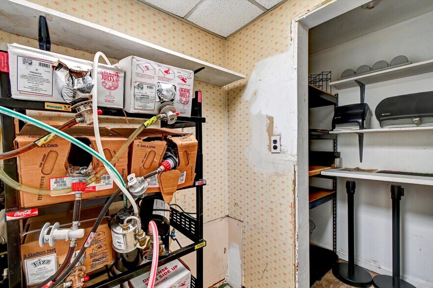 More Photos Of 15 E Centre St, Baltimore Bar For Sale