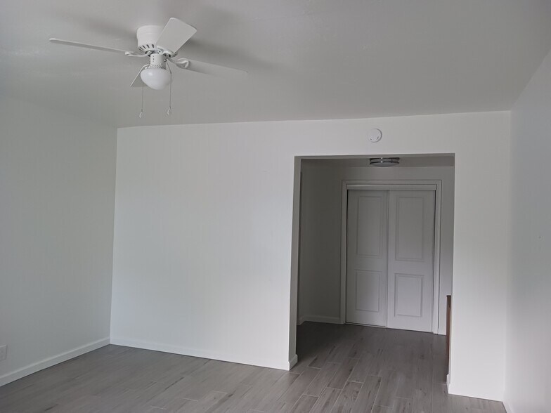 More Photos Of 24 SW 13th St, Dania Beach Apartments For Sale