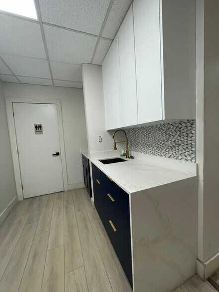 More Photos Of 6555 Powerline Rd, Fort Lauderdale Unknown For Lease