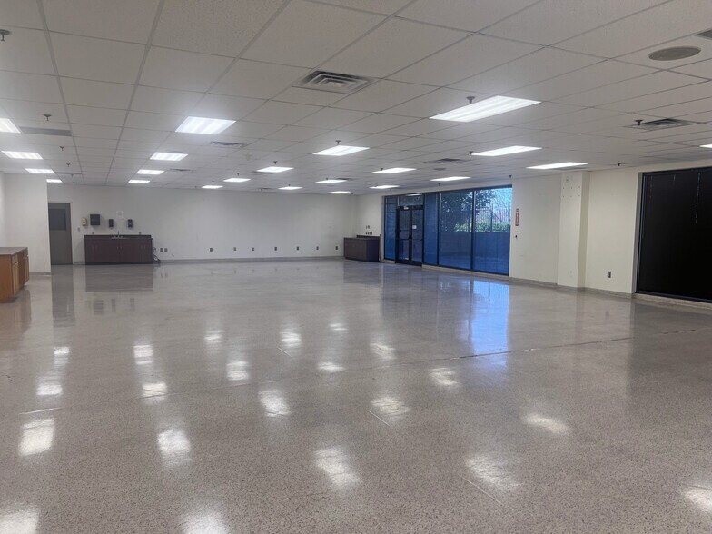 More Photos Of 111 Southchase Blvd, Fountain Inn Manufacturing For Lease