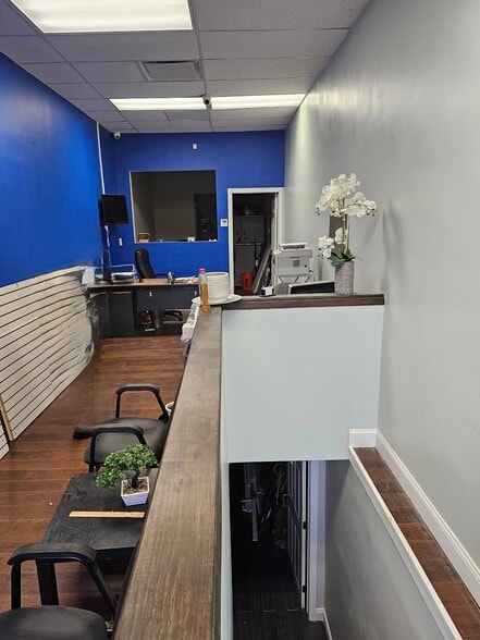 More Photos Of 25312 Union Tpke, Floral Park General Retail For Lease